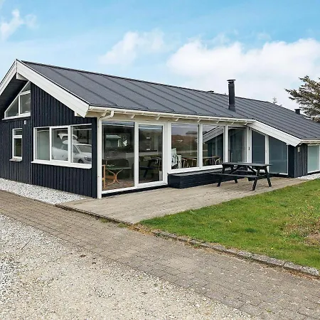 Holiday home Three-bedroom In Vaeggerlose 44