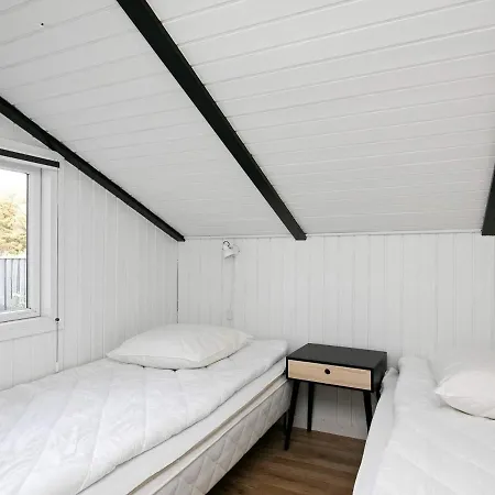 Three-bedroom In Vaeggerlose 44 *